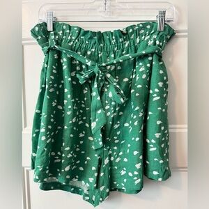 NWT Lush Linen Green Shorts Size Medium